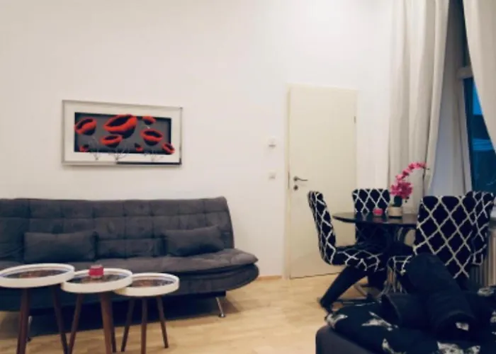 Lovely 2br With Modern Amenities Near Augarten Apartment *