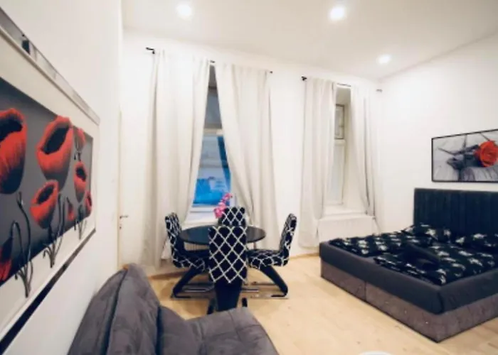 Lovely 2br With Modern Amenities Near Augarten Apartment